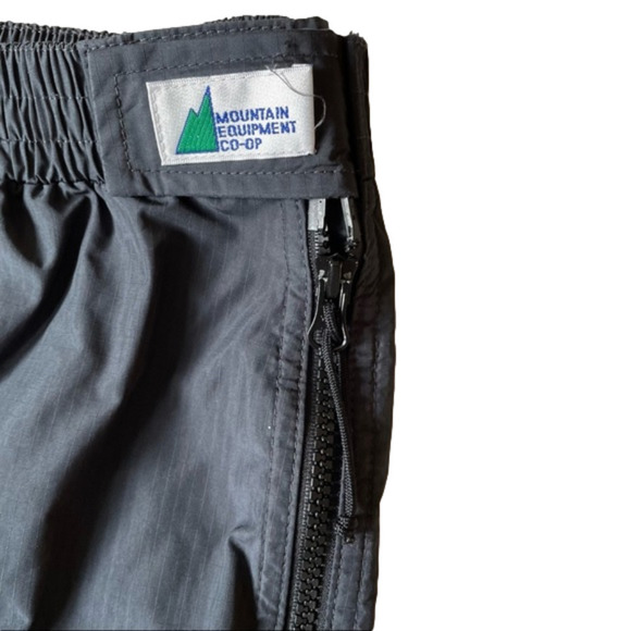 🎀 MEC Track Pants, Full Zips Down Both legs, Velcro on both sides of waist, - Picture 4 of 8